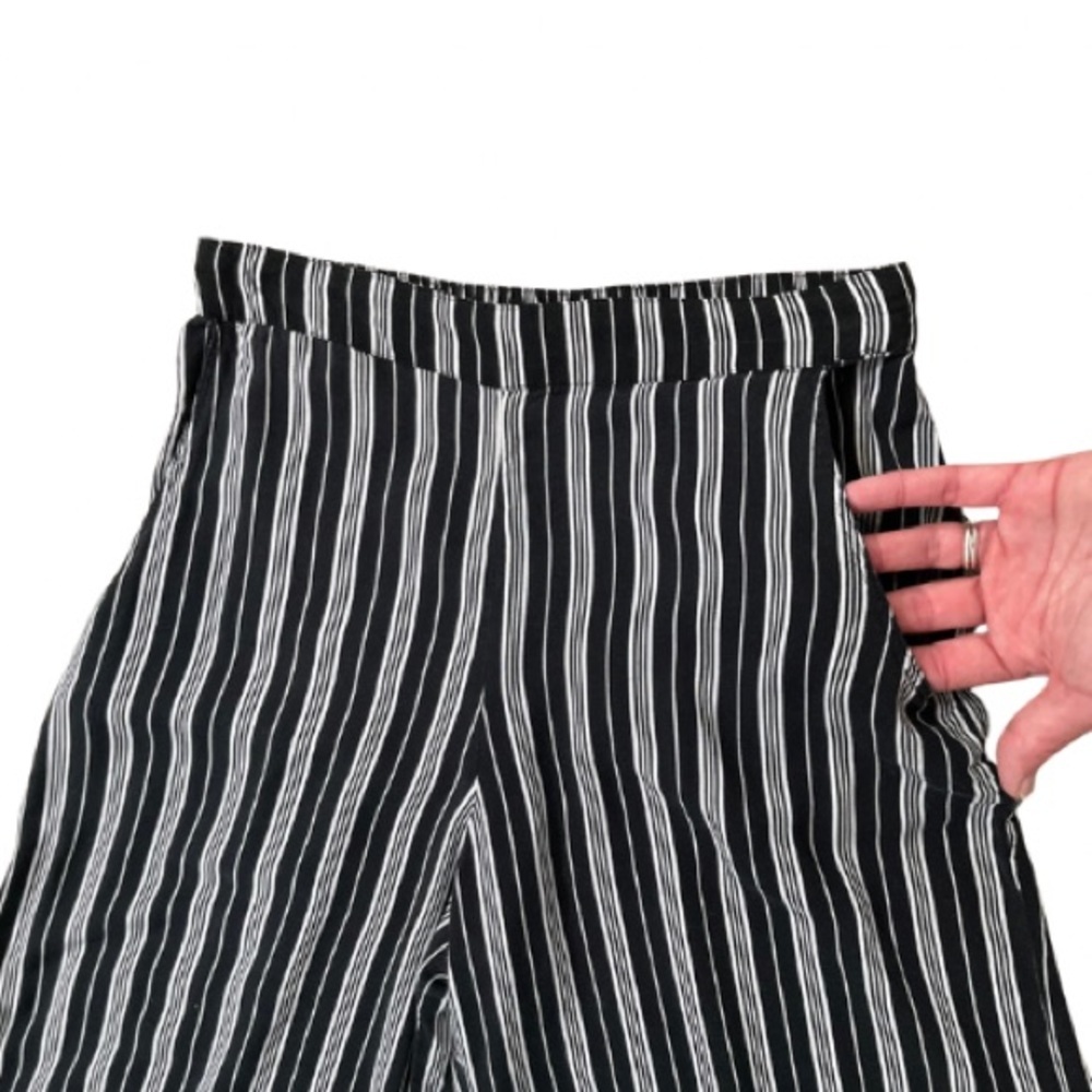 Hollister Navy Striped Wide Legged Cropped Palazzo Pants Size Small Clean Girl - Picture 3 of 9